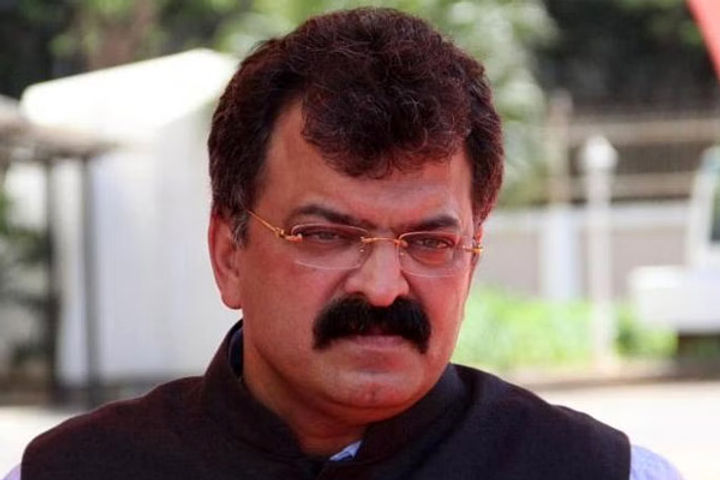 assault with thanes assistant municipal commissioner case filed against eight including former minis