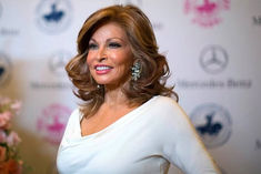 legally blonde and the three musketeers actress raquel welch passes away