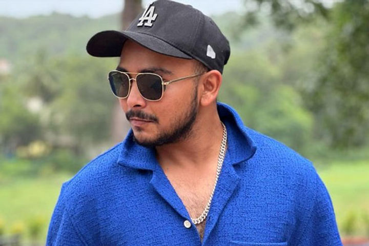 prithvi shaws friends car attacked by 8 people after cricketer refuses to take selfie prithvi shaws friends car attacked by 8 people after cricketer refuses to take selfie