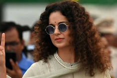 selfie flopped kangana taunts karan johar on comparison with dhaakad