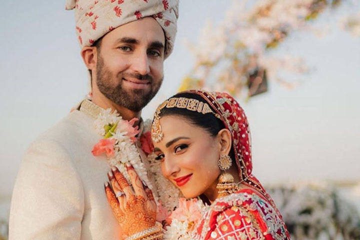 Pakistani Actress Ushna Shah Deactivates Instagram Account After Outrage Over Her Indian Style&amprs