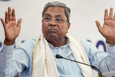 siddaramaiah accused of offering rs 500 to rally attendees