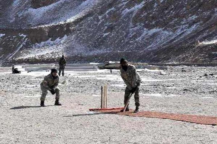 भारतीय सेना के जवानों ने गलवान घाटी में खेला क्रिकेट, तस्वीरें आईं सामने |  Indian army soldiers played cricket in galwan valley pictures surfaced -  Shortpedia News App