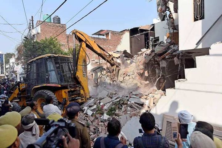 Bulldozers at Atiq Ahmeds financiers house in UP 40 properties identified