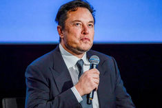 Twitter stole the idea of â€‹â€‹special ticks for heads of state, film director files complaint
