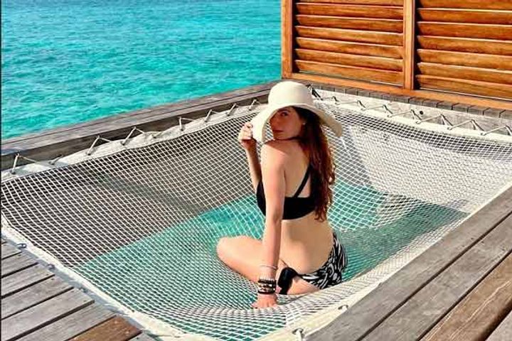 actress shivalika oberoi was seen taking sunbath wearing a bikini