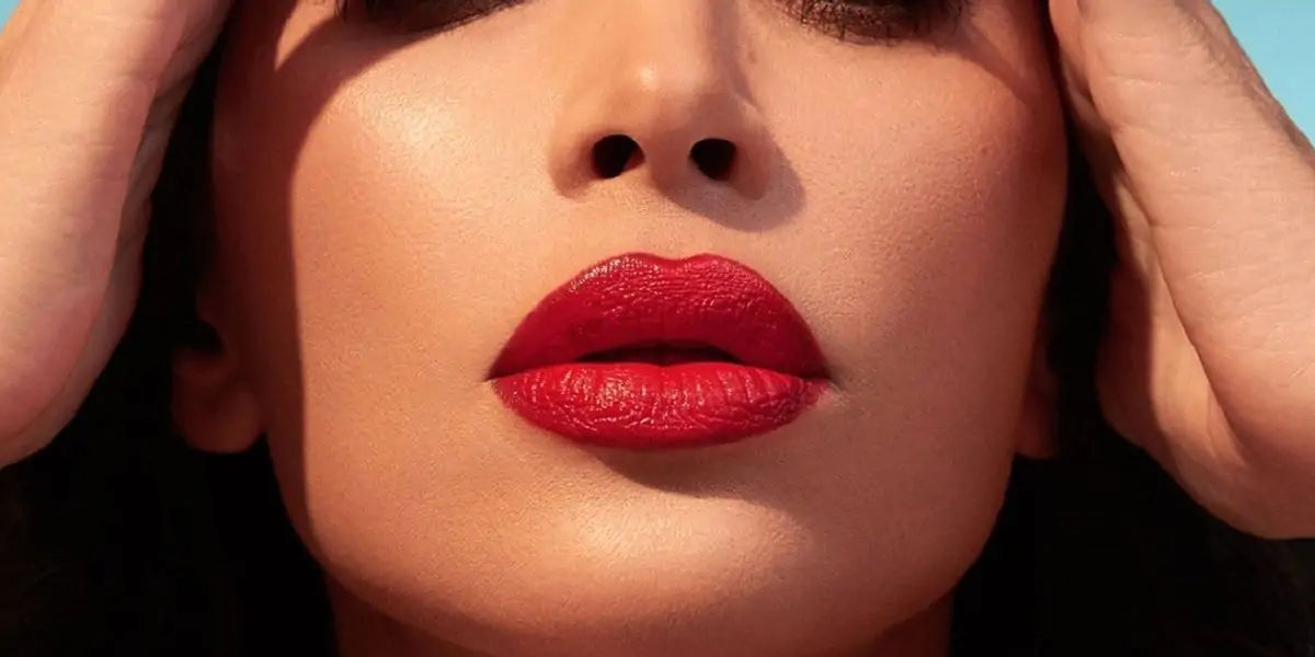 red lips, lipstick, makeup