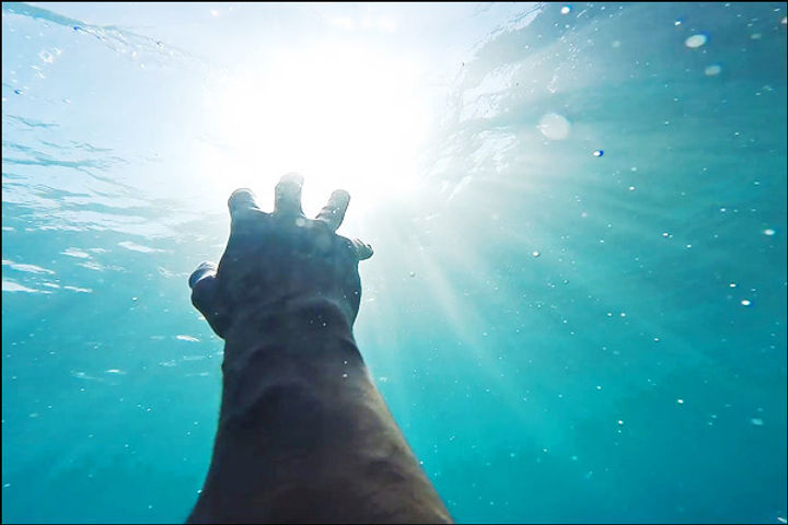 Big accident due to boat capsize in California, eight people died