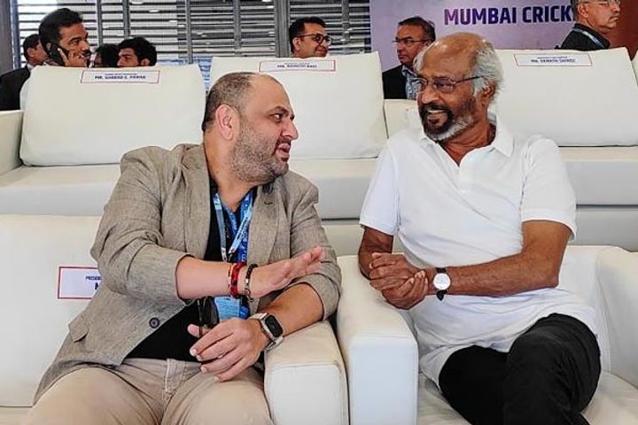 thalaiva rajinikanth arrives to watch india australia first odi fans happy