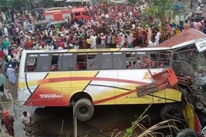 speeding bus falls into gorge in bangladesh 19 killed