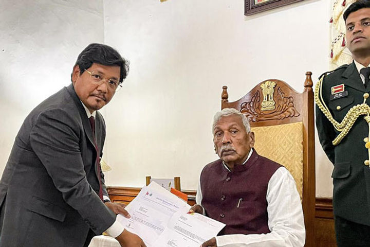 vpp mlas expressed displeasure over the governors speech in hindi