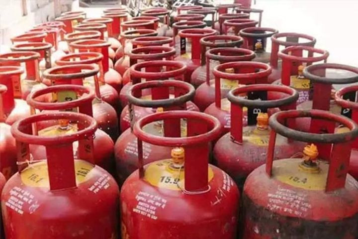 Subsidy of Rs 200 on every cylinder in Ujjwala scheme increased for 1 year