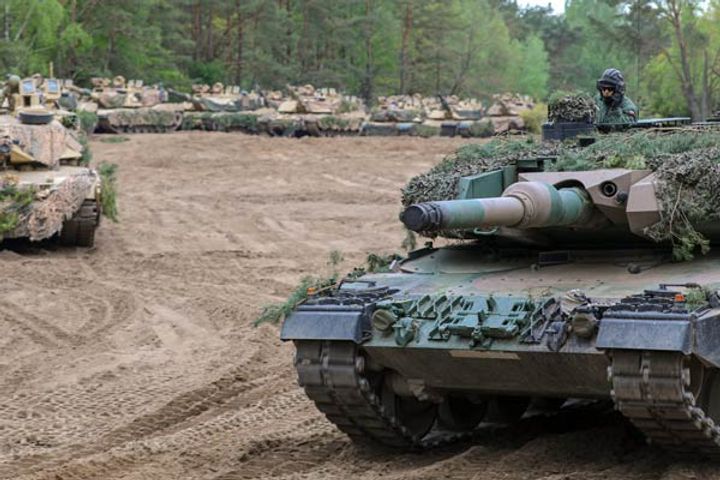 british challenger 2 tank reached ukraine there will be fierce competition with russia
