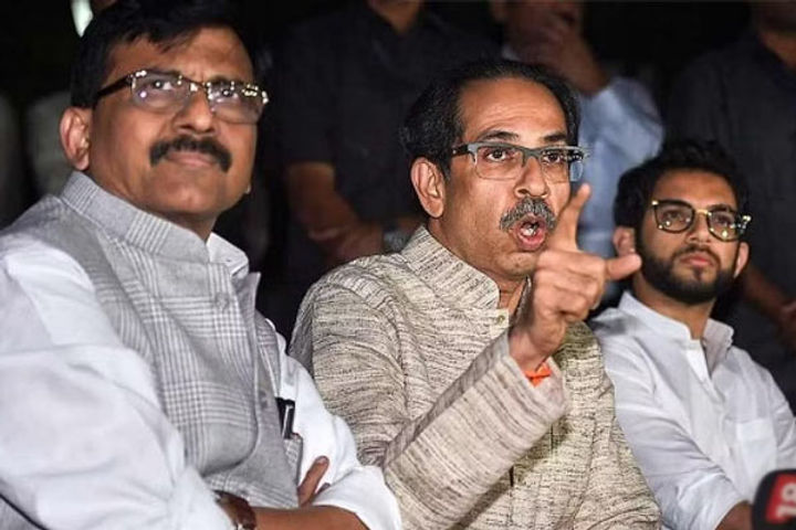 High court sent summons to Uddhav Thackeray Aditya Thackeray and Sanjay Raut