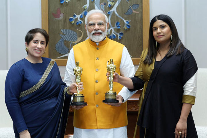 PM Narendra Modi Meets Producer Guneet Monga Director Kartiki Gonsalves Oscars Winning The Elephant 