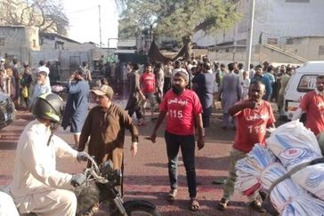 12 killed in stampede in karachi pakistan 8 women and 3 children among the dead