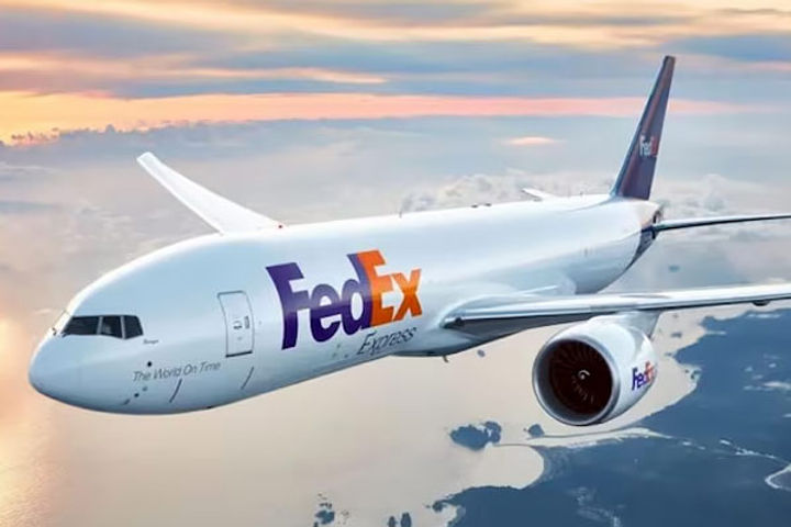 full emergency at delhi airport know what is the reason