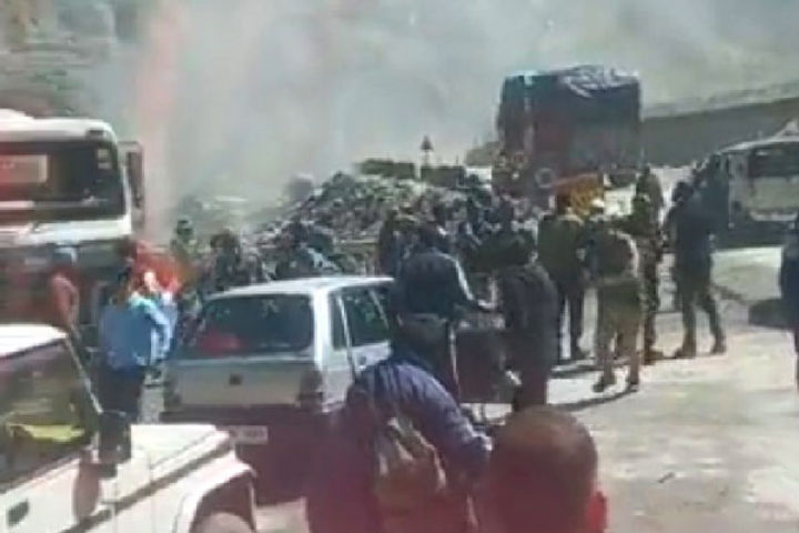 Stones fell from the mountains in Jammus Ramban