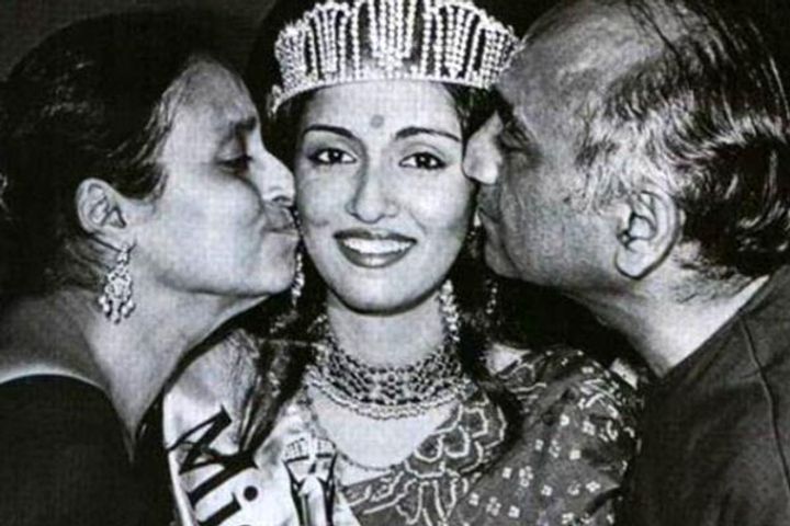 actor paresh rawals mother in law dr mridula sampat passed away