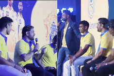 dhoni made fun of rajvardhan hangergekar everyone started laughing after hearing the comment