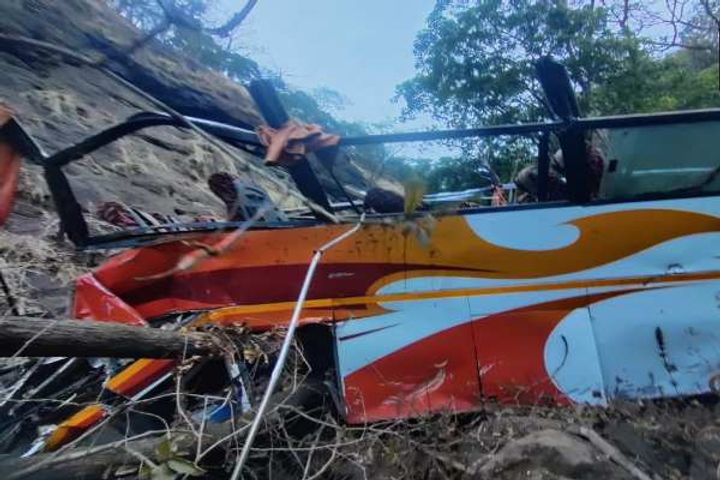 7 killed over 25 injured as bus falls into a pit in maharashtras raigad