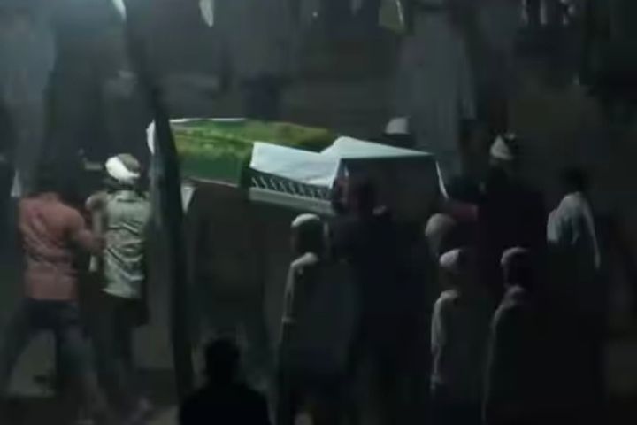 atiq and ashraf buried in kasari masari cemetery