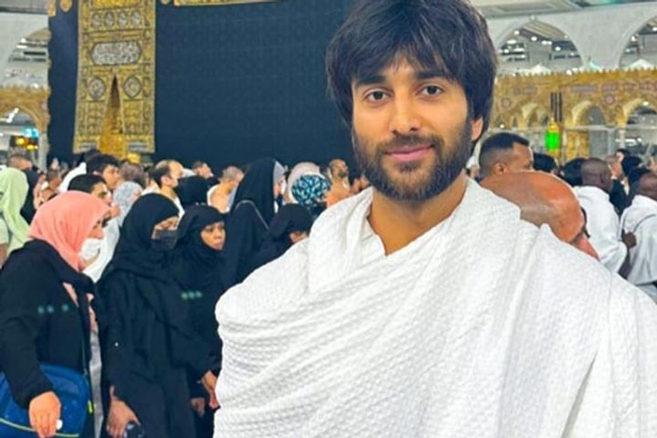 Meezaan Jaaferi recently visited Mecca to perform Umrah during Ramzan