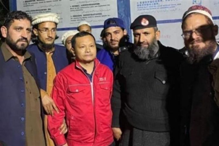 Chinese citizen arrested on charges of blasphemy in PAK, mob surrounds camp, rescued by police