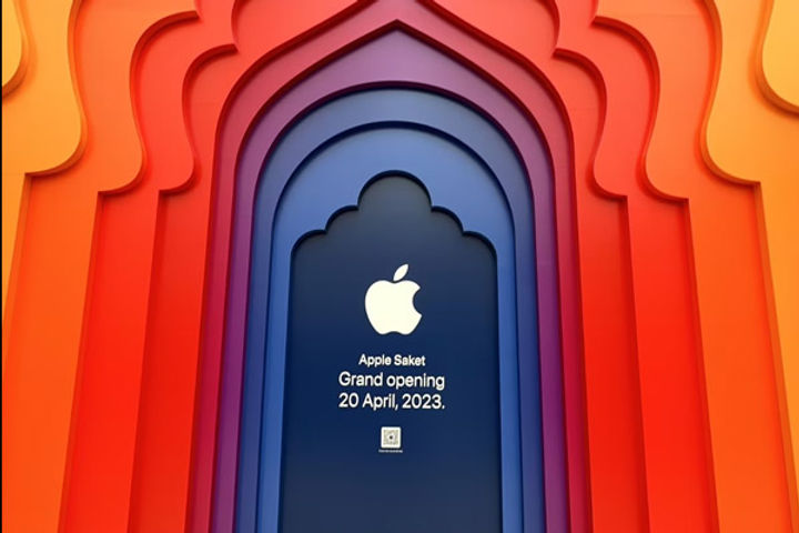 After Mumbai, Apple's second store opens in Delhi After Mumbai, Apple's second store opens in Delhi