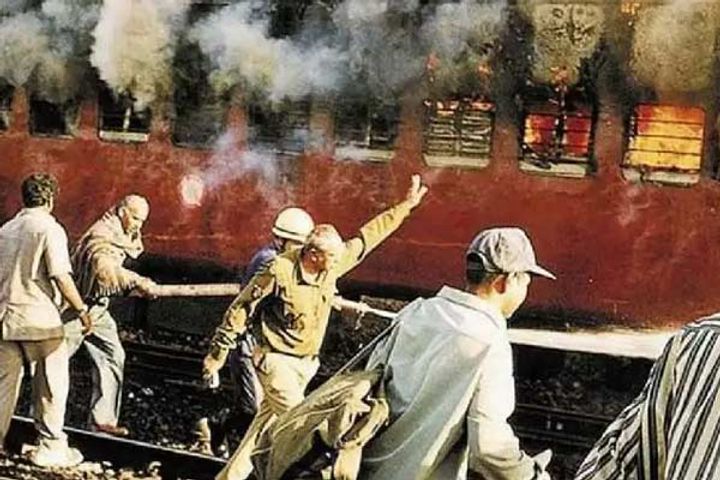 sc grants bail to 8 convicts in godhra carnage