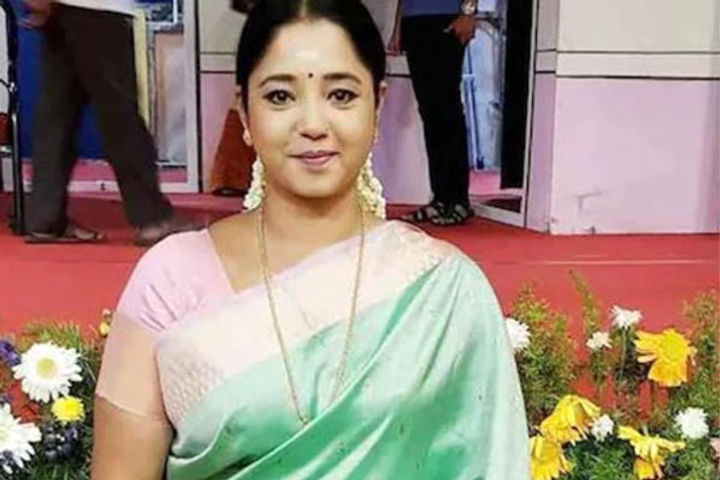 actress aishwarya bhaskaran a victim of sexual harassment is selling soap after not getting work