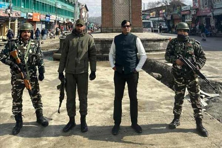 gujarat police handed over thug kiran patel to srinagar police