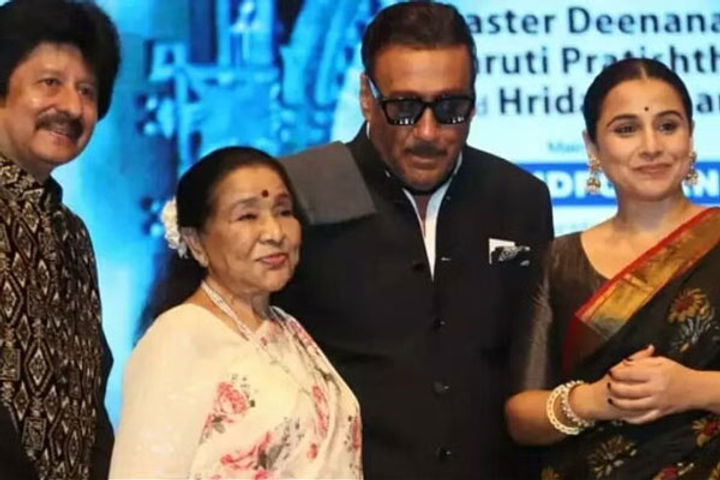 vidya balan receives lata deenanath mangeshkar award