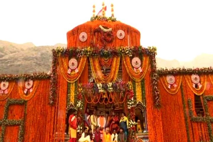 Doors of Badrinath Dham open temple decorated with flowers army band played tunes
