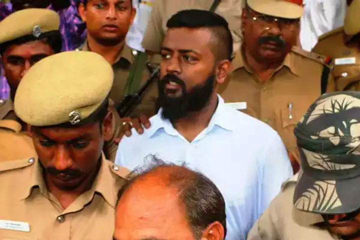 Sukesh Chandrasekhar banned in jail itself, High Court served notice to jail officials