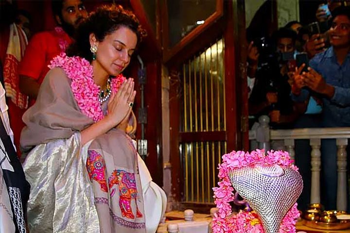 हरिद्वार में गंगा आरती में शामिल हुईं कंगना रनौत, 2024 लोकसभा चुनाव पर कही  ये बात | Actress kangana ranaut in haridwar - Shortpedia News App