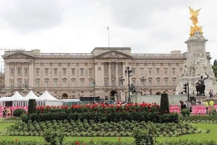 suspect arrested near buckingham palace