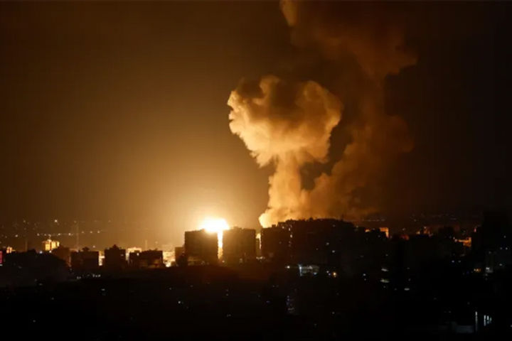 israel bombards hamas targets in gaza