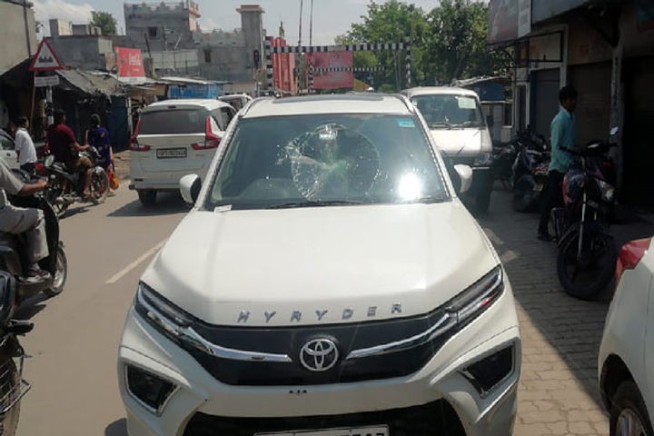 UP Municipal Election BJP candidates car vandalized in Lakhimpur CM Yogi and Rajnath Singh cast thei