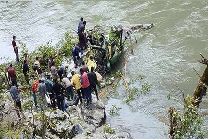 army chopper crashes in kishtwar three officers injured