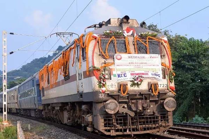 situation worsens in manipur after internet services now trains also canceled