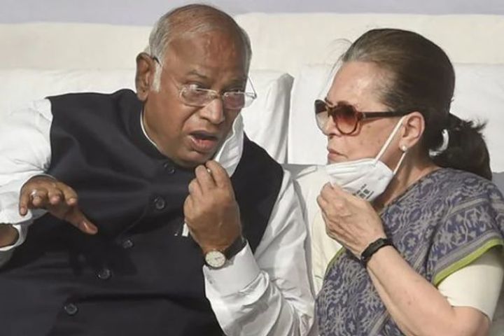 election commission strict on kharge s tweet on karnataka s sovereignty seeks reply on bjp s complai