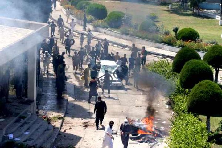 pak pm shehbaz sharifs house attacked imran khans supporters act