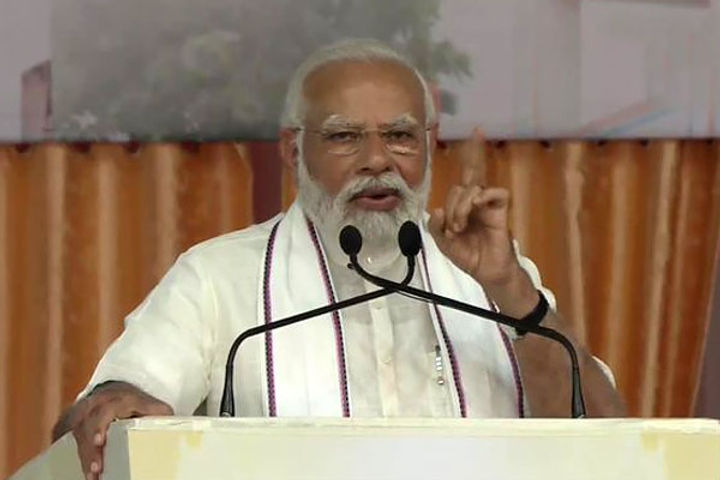 pm modi will give a gift of 4400 crores to gujarat today said this in gandhinagar