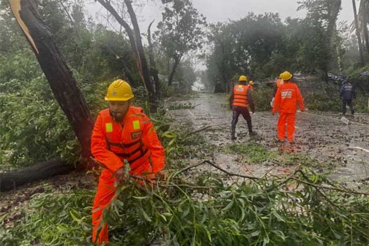 cyclone mocha landfall 3 dead rohingya refugee camp destroyed