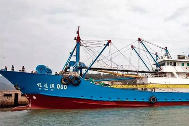 chinese boat sinks in indian ocean 39 people missing