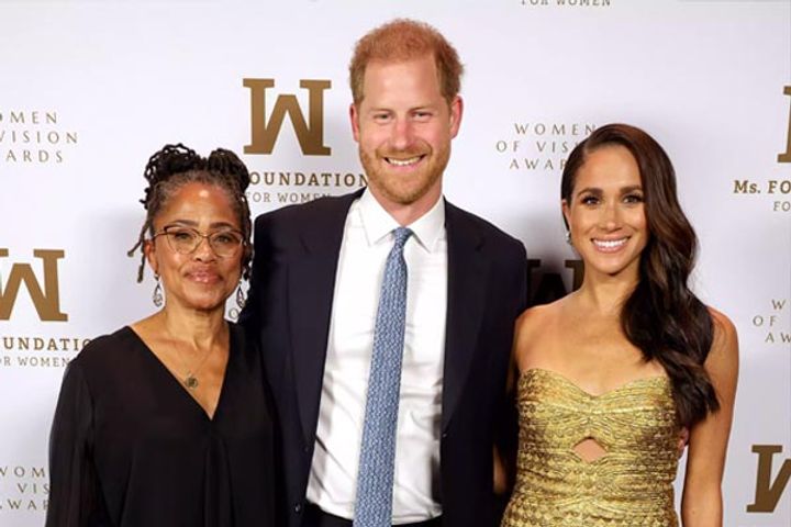 paparazzi chases prince harry and meghans car in new york narrowly avoids accidents