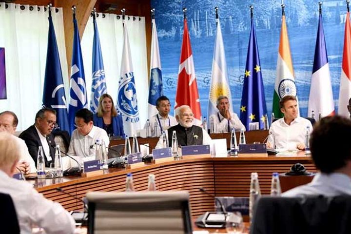 pm modi meets leaders of korea and vietnam on japan tour also met mizokami