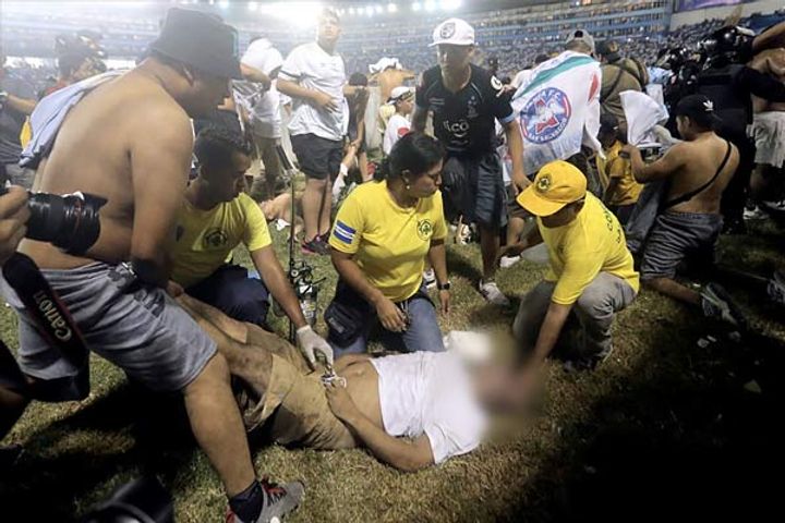 12 killed in stampede during football match in el salvador