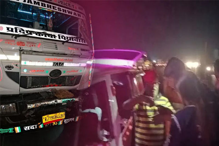 two horrific road accidents in maharashtra 7 died in buldhana and 5 died in amravati